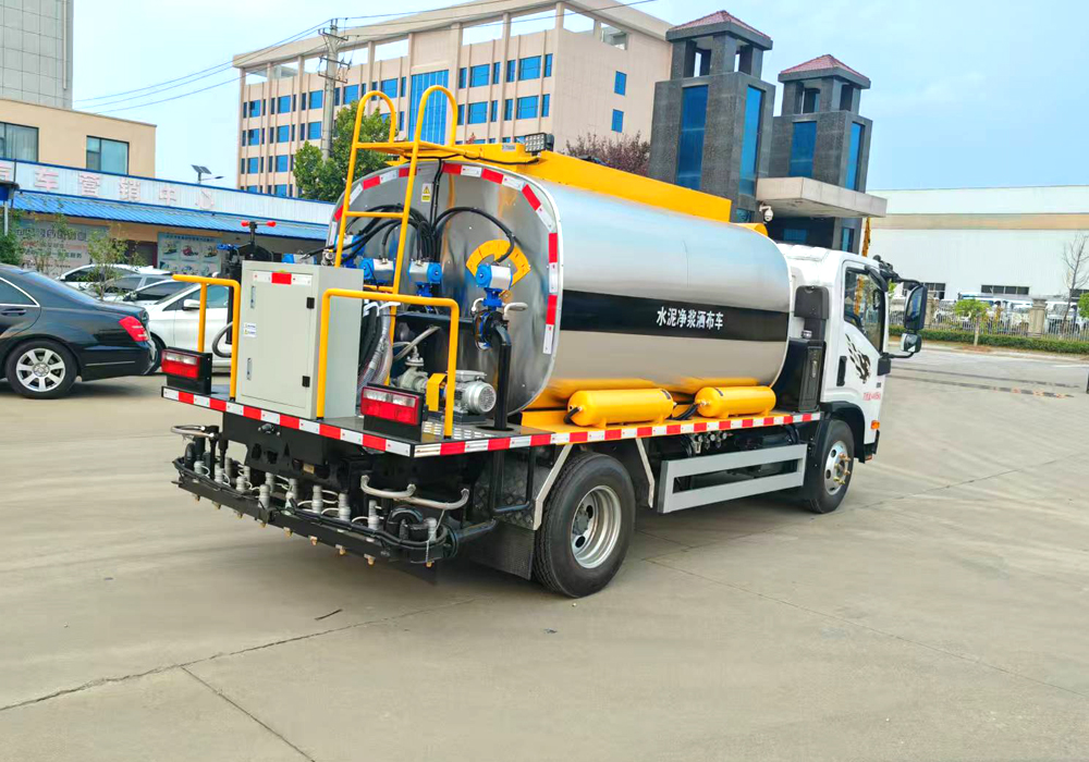 5噸重汽王牌藍(lán)牌智能瀝青灑布車(chē)