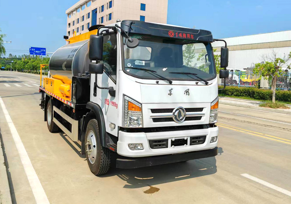 6噸東風(fēng)專底智能瀝青灑布車