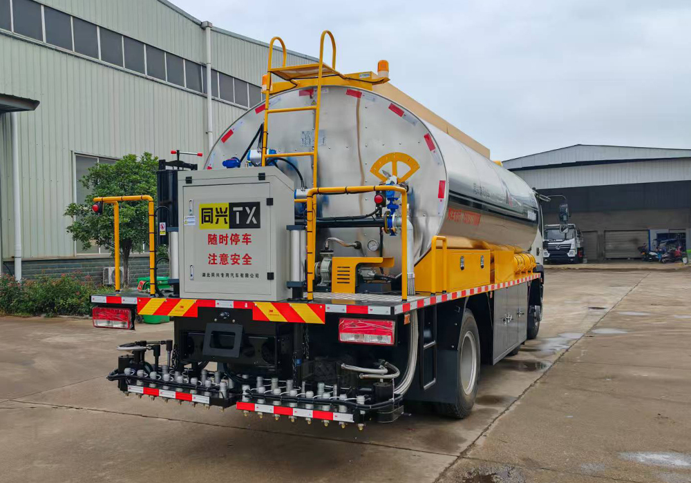 15方福田三軸（輔機(jī)）智能瀝青灑布車